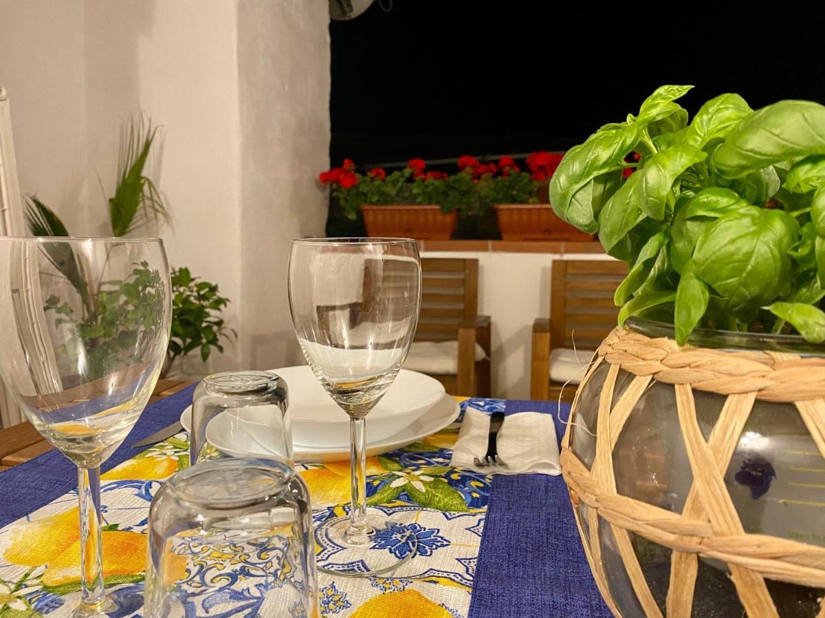 Casa Con Terrazzo In Centro Apartment Наполи Екстериор снимка