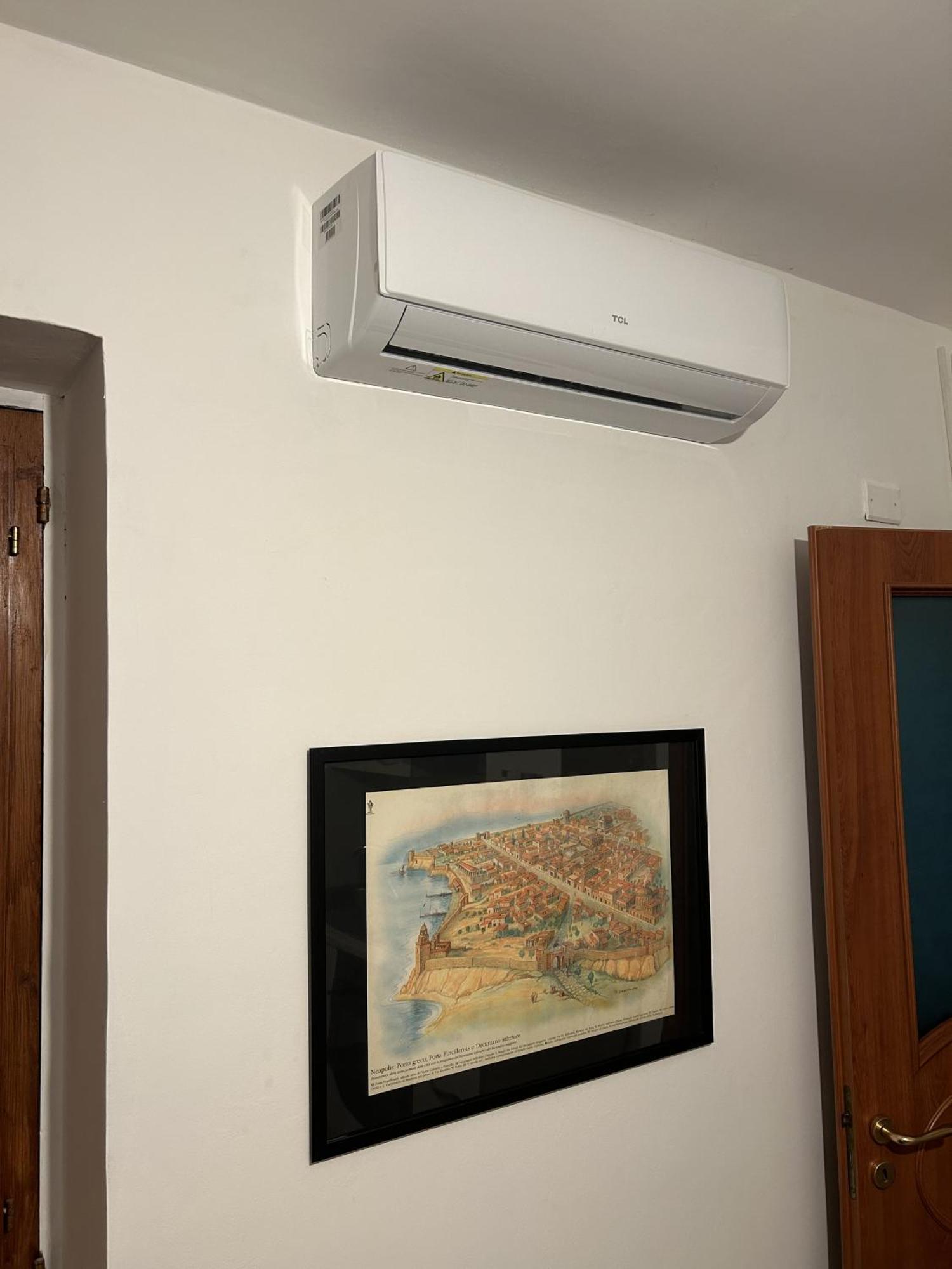 Casa Con Terrazzo In Centro Apartment Наполи Екстериор снимка